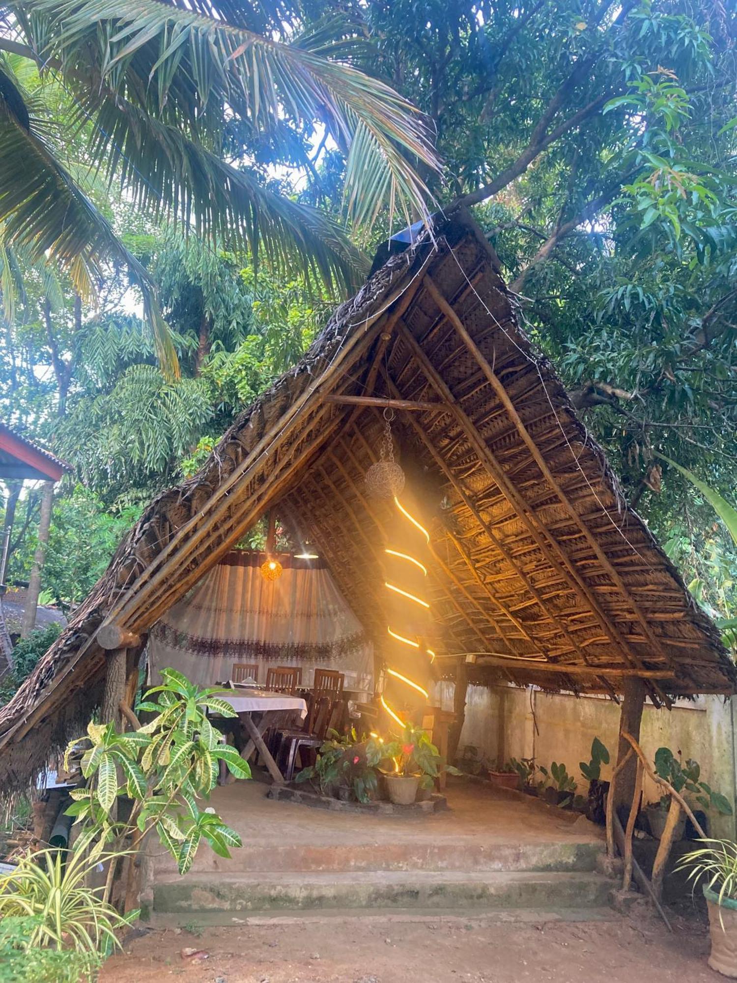Hotel Siyathma Polonnâruvâ Extérieur photo